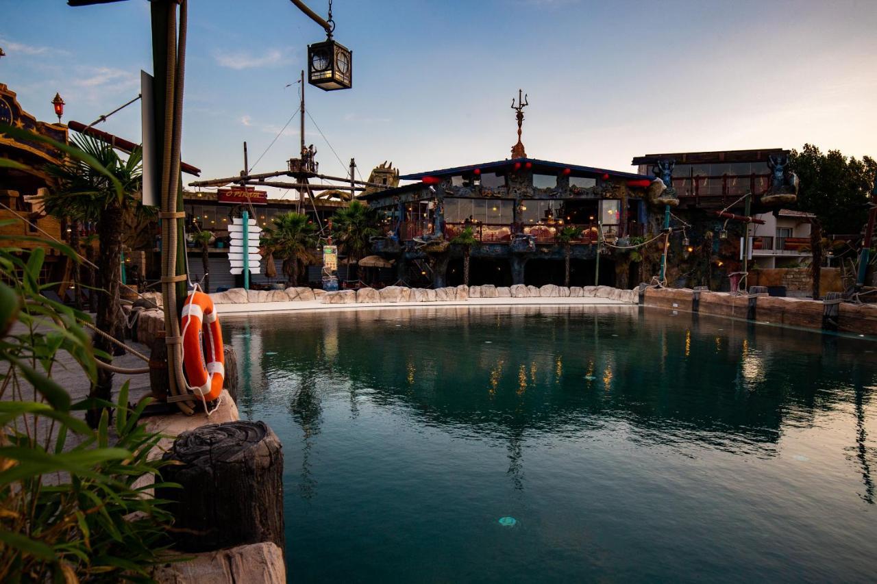 Hotel Pirates World Agde Exteriör bild